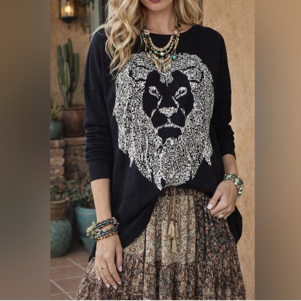 CAbi XS Black Lion Graphic Sweater Tunic Statement Knit Long Sleeve